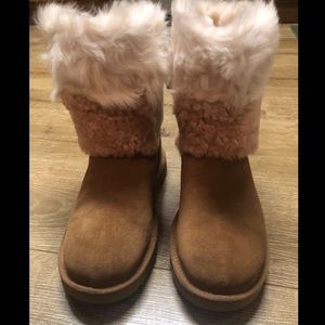 UGG Women’s Classic Patchwork Fluff Boot Size 8